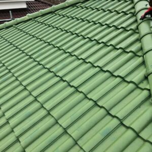 神戸市にてセメント瓦(パラマウント)からの雨漏り修理〈軽量瓦ROOGAへ葺き替え〉 施工前