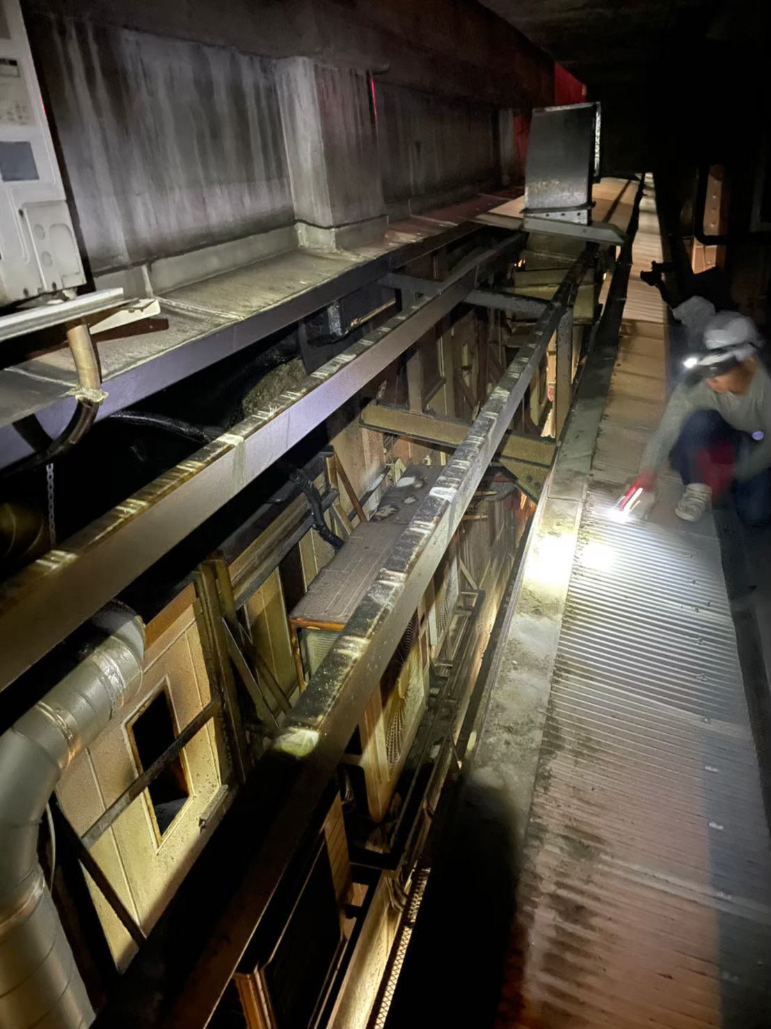 神戸市にて雨漏り修理〈波板の交換工事〉 施工前
